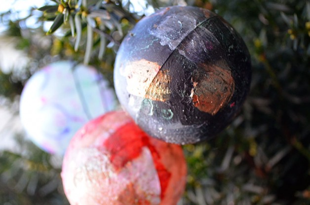 {Creativity In Motion} video: Christmas tree ornaments with ColourArte